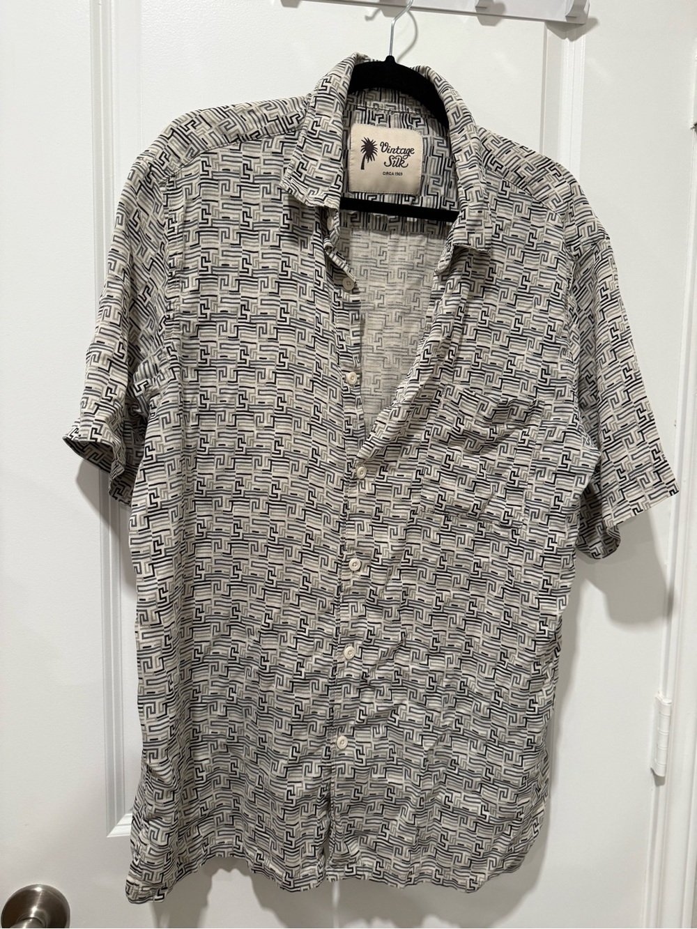 Vintage Short Sleeve Button-Up Shirt in Cream and Black Geometric Print